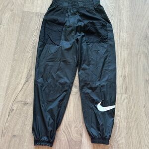 Nike windbreaker pants 🎀